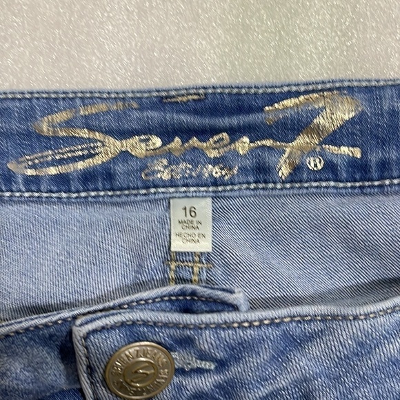 Seven7 Distressed Denim Weekend Plus Size Shorts - EUC - Picture 3 of 6